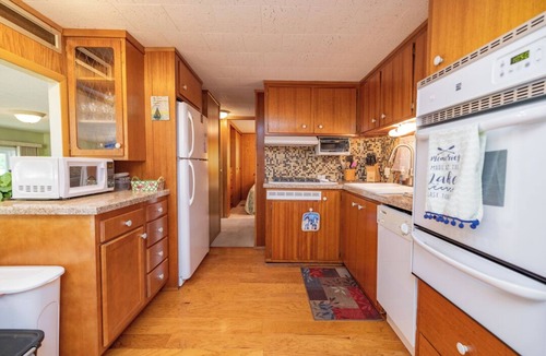 Wise House | Great Dock, Deep Water, Sunset Views, Kayaks, Pet Friendly