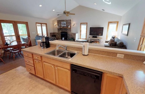 Huddleston House | Great Dock, Wifi! Come Visit "Captain's Choice"!
