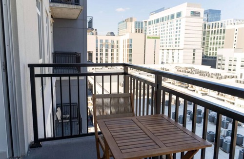 Rutledge Hill Apartment | Great Downtown apt: Walk to Broadway, great pool!