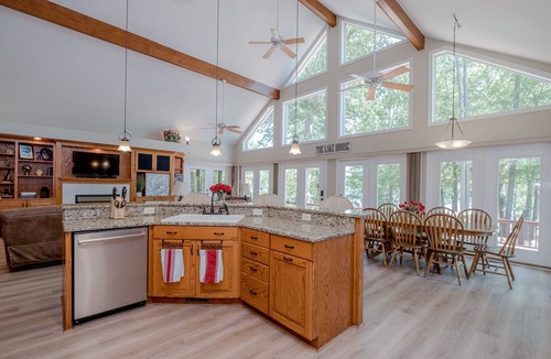 Bracey House | Great Escape- Lakefront Peninsula Lot, Amazing Outdoor Spaces, Gentle Slope!