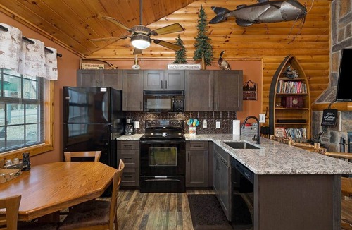 Notch Estates House | Great Escape Log Cabin Close to SDC