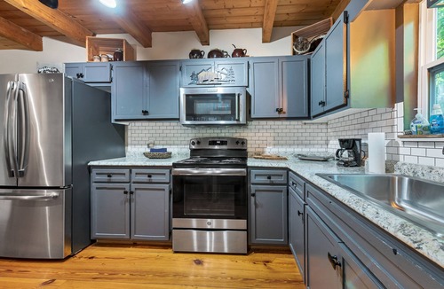 Townsend Cabin | GREAT EXPECTATIONS - 2 Bdrm/2 Bath, wood burning fireplace, secluded, Laurel Valley