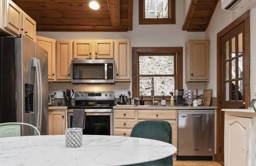 South Britain Cottage | Great Fall pricing! Magical Views & Peaceful Vibes; private dock, kayaks, firepit, office!