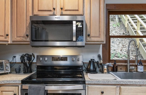 South Britain Cottage | Great Fall pricing! Magical Views & Peaceful Vibes; private dock, kayaks, firepit, office!