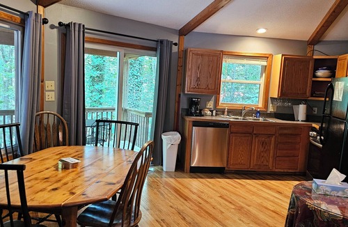 Skyland Cabin | Great family cabin w/hot tub