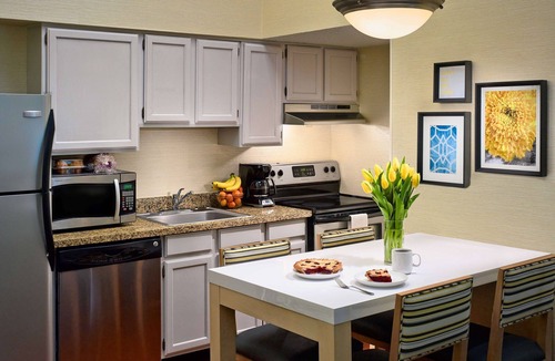 Westlake Hotel | Great Find! 2 Comfortable Units, Kitchen, Free Parking