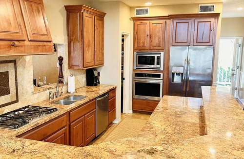 Brazoria House | Great for Big Groups & Families! Waterfront, Boathouse, Pool Table, Dog-Friendly