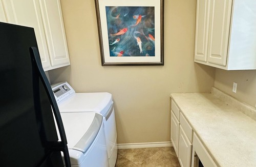 Brazoria House | Great for Big Groups & Families! Waterfront, Boathouse, Pool Table, Dog-Friendly