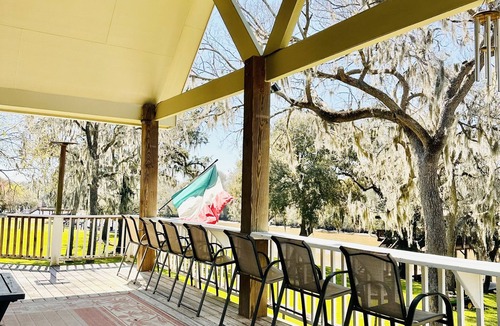 Brazoria House | Great for Big Groups & Families! Waterfront, Boathouse, Pool Table, Dog-Friendly