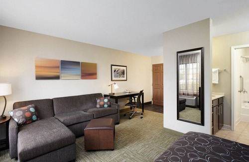 Half Day Condo | Great for Business Travel! Equipped King Suite with Pool Access + Free Breakfast