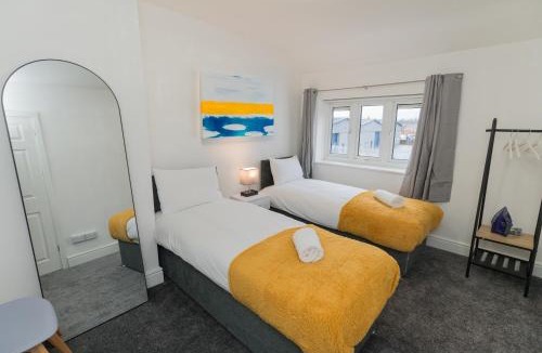 Wolverhampton Apartment | Great for Contractors - Free Parking