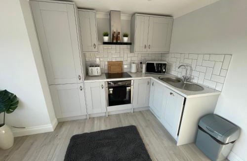 Netley Apartment | Great for contractors- free parking
