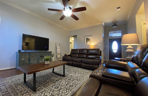 Sanger House | Great for Families. 4 Bed, 2 Bath, Fully Outfitted Kitchen, Spacious Family Room