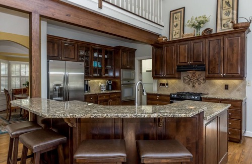 Henrico House | GREAT for FAMILIES, beautiful waterfront, kayaks, firepit, pool table, & more!
