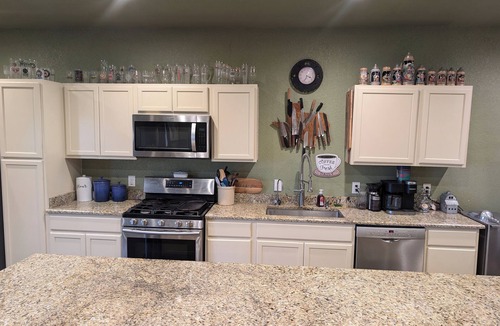 May House | Great for family group or romantic getaway, 4 small bedrooms and large open area
