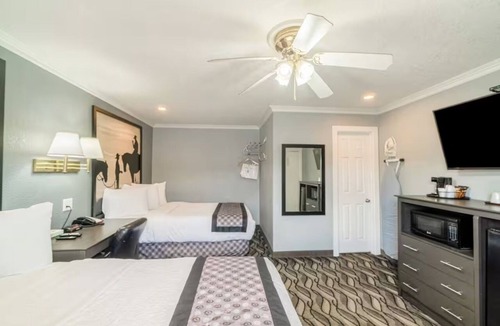 Ira Hotel | Great for Family or Friends Touring Snyder| 2 Queen Beds Room | Free Parking