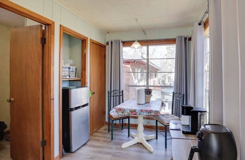 Hemphill Apartment | Great for Fishing! Lakefront Studio in Hemphill