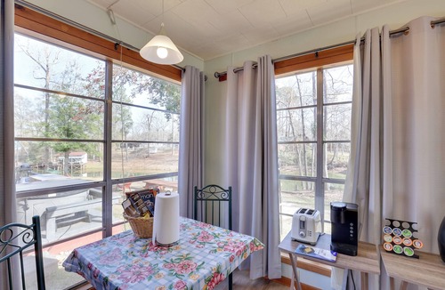 Hemphill Apartment | Great for Fishing! Lakefront Studio in Hemphill