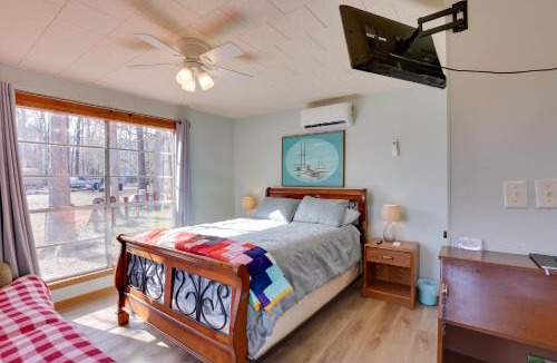 Hemphill Apartment | Great for Fishing! Lakefront Studio in Hemphill