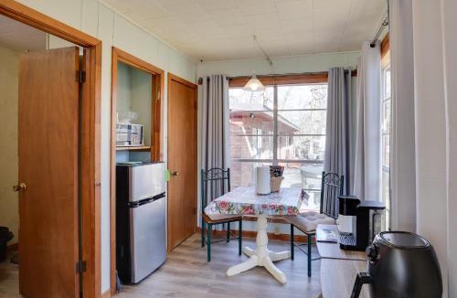 Hemphill Apartment | Great for Fishing! Lakefront Studio in Hemphill