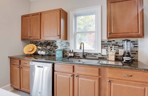 Woodbridge House | Great for Gatherings! Charming Woodbridge Duplex