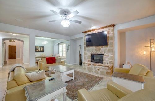 Allen House | Great for Gatherings! Stylish Allen Home w/Patio