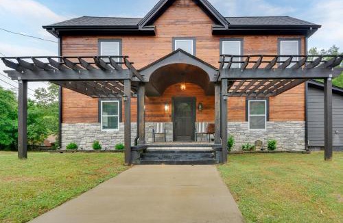 Greensboro House | Great for Groups! Greensboro Getaway, 1 Mi to Dtwn