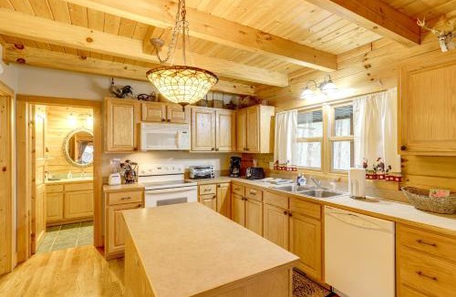 Hidden Lake House | Great for Groups! Quiet Nebo Cabin w/Lake Access