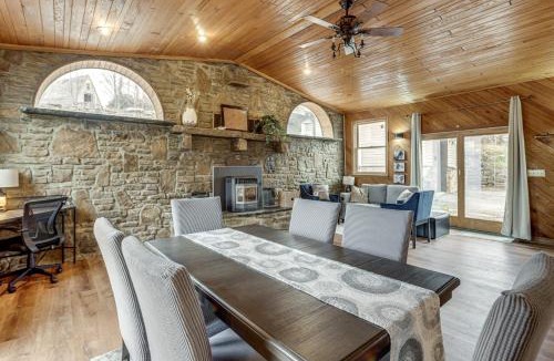 White House | Great for Groups! Spacious Melcroft Home with Deck