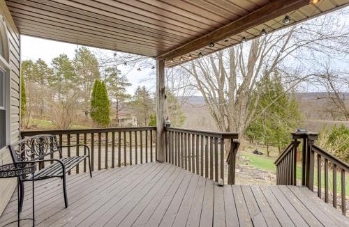 White House | Great for Groups! Spacious Melcroft Home with Deck