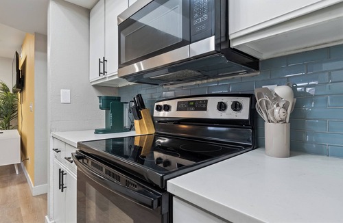 Mesa Apartment | Great for Mid/Long Stays - Pool - King Bed