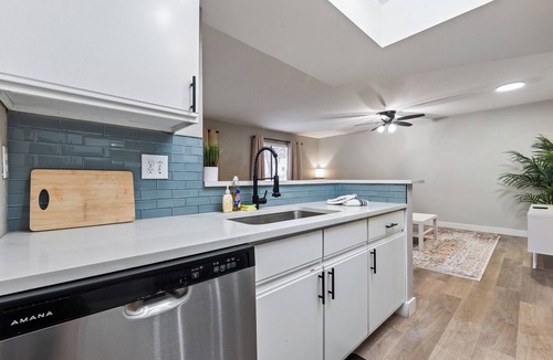 Mesa Apartment | Great for Mid/Long Stays - Pool - King Bed