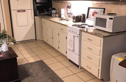 Tuscaloosa Condo | GREAT FOR TRAVELING NURSES— ABOUT 2 MILES FROM DCH REGIONAL MEDICAL CENTER