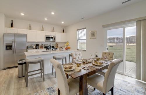 Greenwood House | Great for Traveling Professionals! Indy Area Home