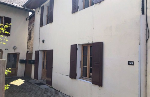 Saint-Pierre-d'Entremont House | Great bear’s cottage