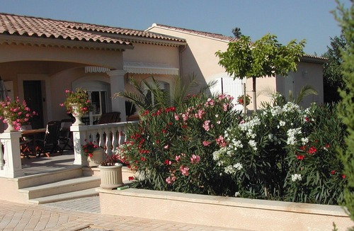 Saint-Saturnin-les-Avignon Villa | Great villa of high standard, pool in Avignon