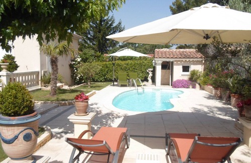 Saint-Saturnin-les-Avignon Villa | Great villa of high standard, pool in Avignon