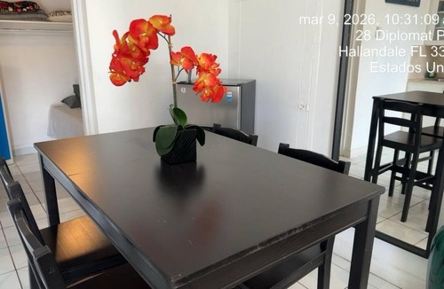 Hallandale Beach Apartment | Great fully equipped apartment in a central location, close to everything