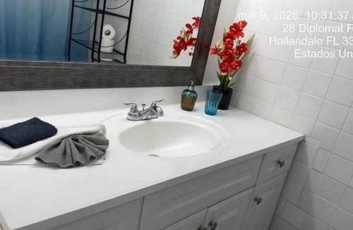 Hallandale Beach Apartment | Great fully equipped apartment in a central location, close to everything