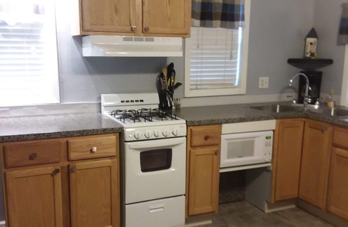 Warsaw Cottage | Great Get-a-way/sleeps 4
