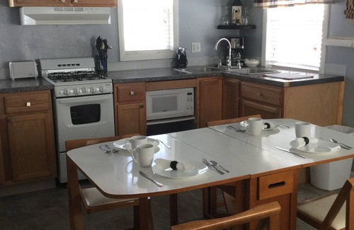 Warsaw Cottage | Great Get-a-way/sleeps 4