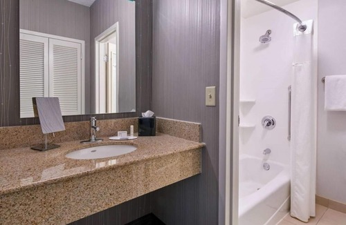 Eden Prairie Hotel | Great Getaway Spot! Unit w/Courtyard View, Pool, Pets are Allowed with Fee