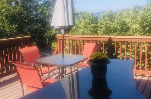 Mt. Hood - Columbia River Gorge House | Great Gorge Getaway - Large Deck & Yard - River Views