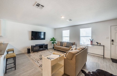 Southside House | Great Green House -Comfort, Location, & Amenities