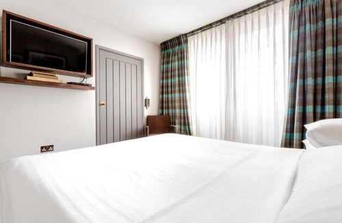 Cathedrals Apartment | Great Guildford Streetby Onefinestay