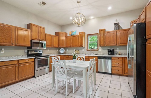 Mandeville House | Great house steps to the lakefront!