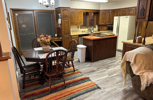 Grand Island House | Great House-Walk to Fonner Park
