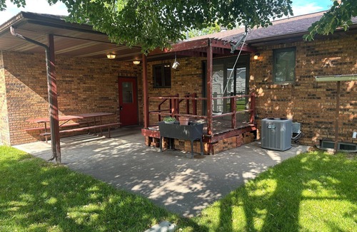 Grand Island House | Great House-Walk to Fonner Park