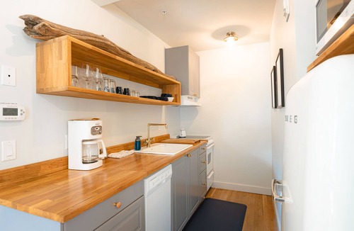New Castle Apartment | Great Island Inn - Deluxe King Studio Apartment