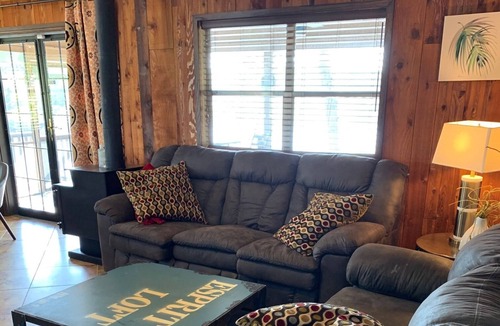 Hoyt House | GREAT LAKE FRONT HOUSE WITH DOCK ON EUFAULA
